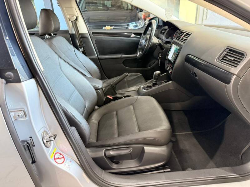 VOLKSWAGEN - JETTA - 2011/2012 - Prata - R$ 59.900,00