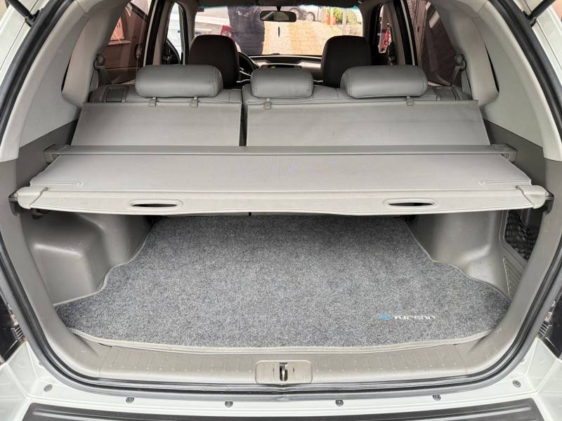 HYUNDAI - TUCSON - 2010/2011 - Prata - R$ 43.500,00