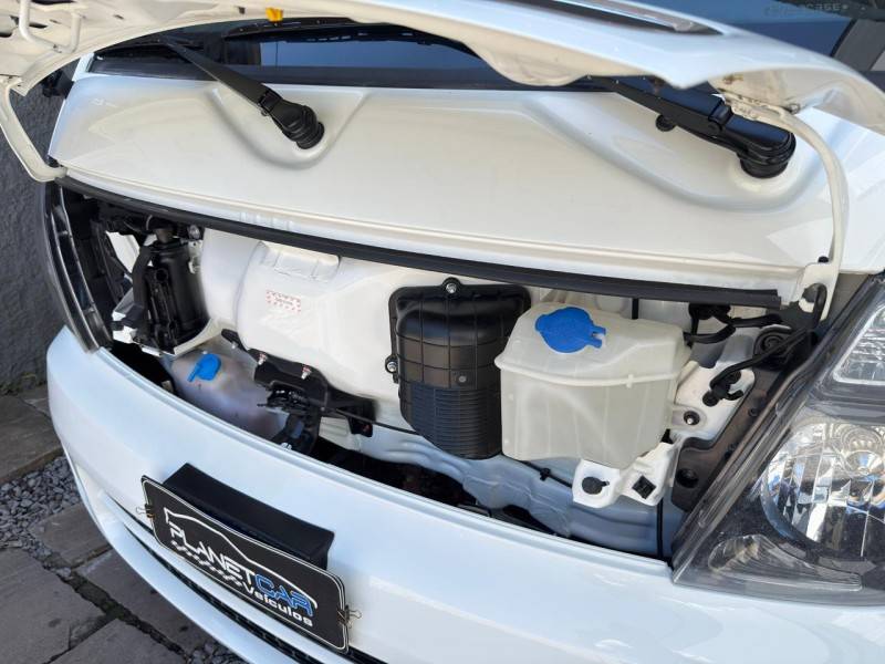 KIA MOTORS - BONGO - 2015/2016 - Branca - R$ 110.000,00