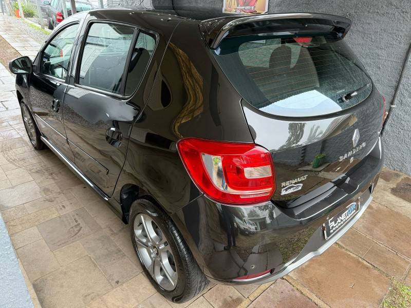 RENAULT - SANDERO - 2018/2018 - Preta - R$ 52.900,00