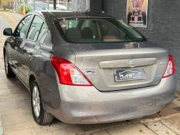 NISSAN - VERSA - 2012/2013 - Cinza - R$ 42.000,00