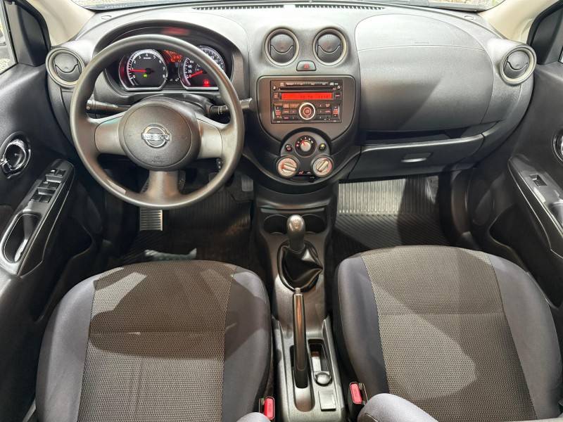NISSAN - VERSA - 2012/2013 - Cinza - R$ 42.000,00