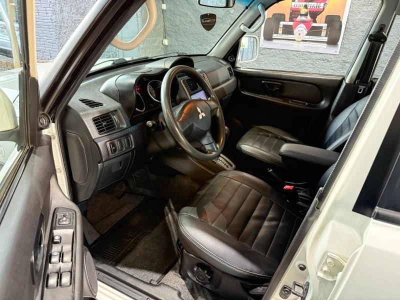 MITSUBISHI - PAJERO TR4 - 2013/2013 - Branca - R$ 58.900,00