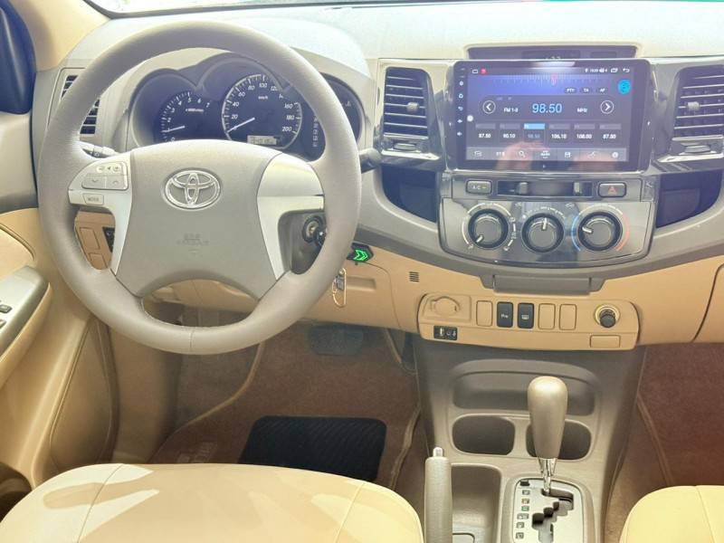 TOYOTA - HILUX SW4 - 2012/2012 - Prata - R$ 104.900,00