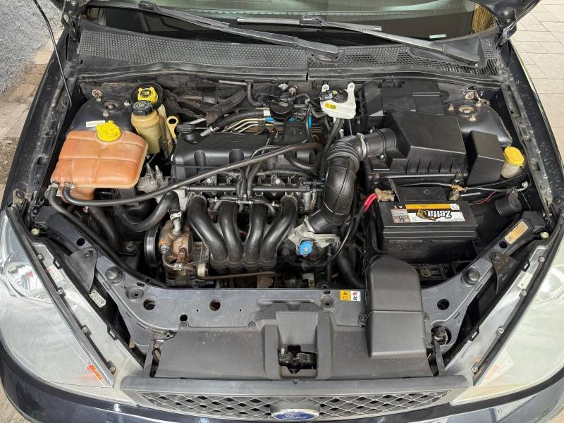 FORD - FOCUS - 2008/2009 - Preta - R$ 27.500,00