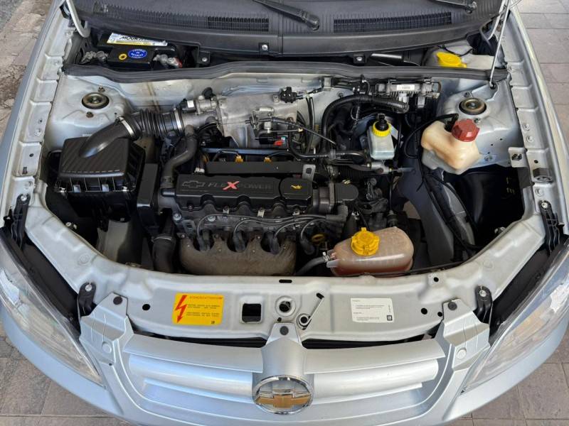 CHEVROLET - CELTA - 2007/2008 - Prata - R$ 18.000,00