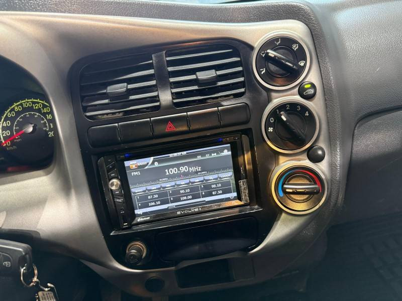 KIA MOTORS - BONGO - 2015/2016 - Branca - R$ 105.000,00