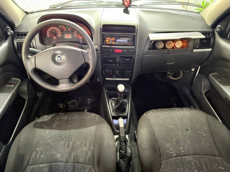 FIAT - PALIO - 2005/2006 - Branca - R$ 19.900,00