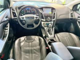 FORD - FOCUS - 2014/2015 - Branca - R$ 62.000,00