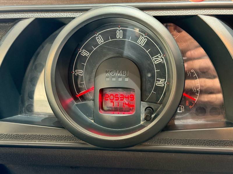VOLKSWAGEN - KOMBI - 2013/2014 - Branca - R$ 55.000,00