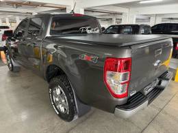 FORD - RANGER - 2021/2022 - Cinza - R$ 162.000,00