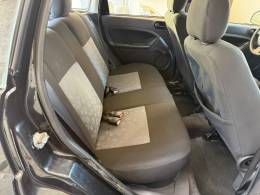 FORD - FIESTA - 2013/2014 - Preta - R$ 24.000,00