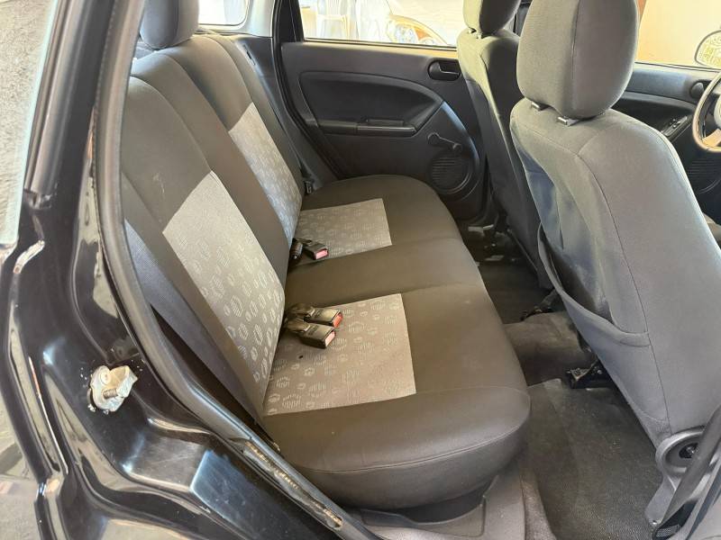 FORD - FIESTA - 2013/2014 - Preta - R$ 24.000,00