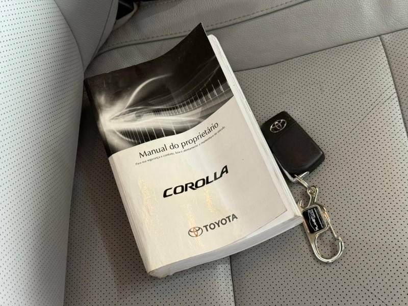 TOYOTA - COROLLA - 2014/2015 - Preta - R$ 85.900,00