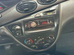 FORD - FOCUS - 2008/2009 - Preta - R$ 27.500,00