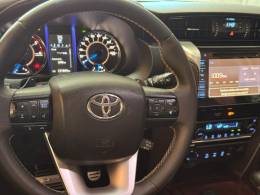 TOYOTA - HILUX SW4 - 2016/2016 - Prata - R$ 206.000,00