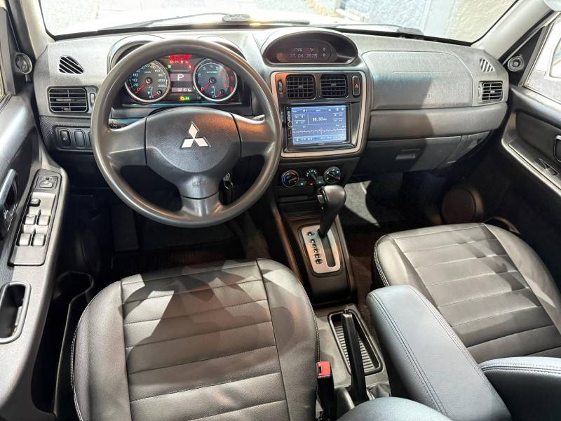 MITSUBISHI - PAJERO TR4 - 2013/2013 - Branca - R$ 58.900,00