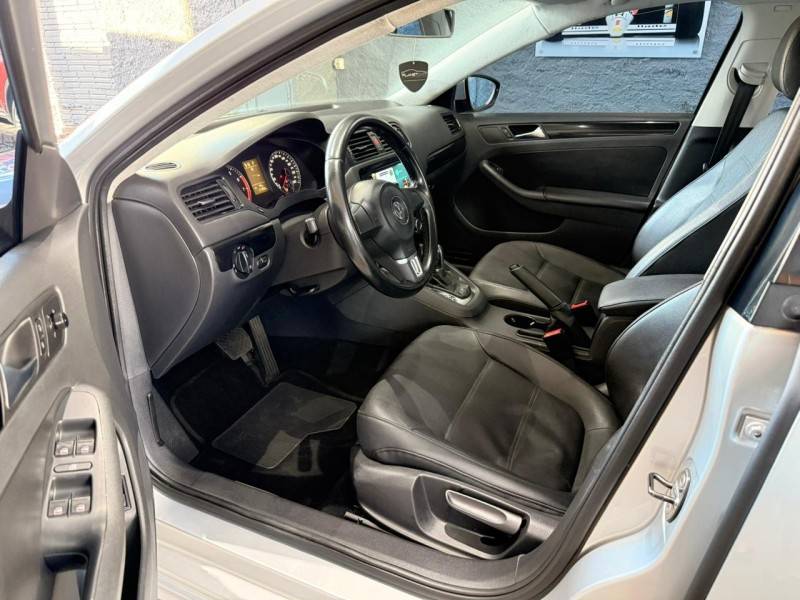 VOLKSWAGEN - JETTA - 2011/2012 - Prata - R$ 59.900,00