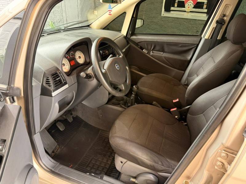 FIAT - IDEA - 2006/2007 - Bege - R$ 24.500,00