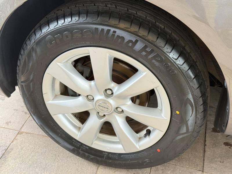 NISSAN - VERSA - 2012/2013 - Cinza - R$ 42.000,00