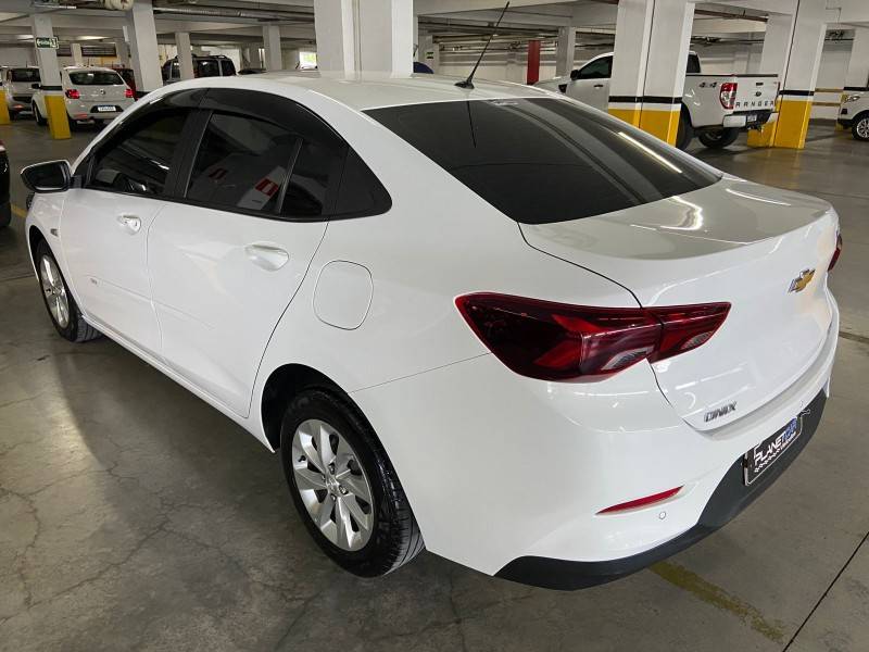 CHEVROLET - ONIX - 2021/2021 - Branca - R$ 80.000,00