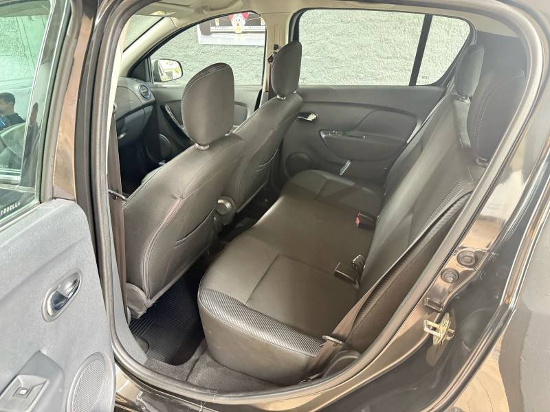 RENAULT - SANDERO - 2018/2018 - Preta - R$ 52.900,00