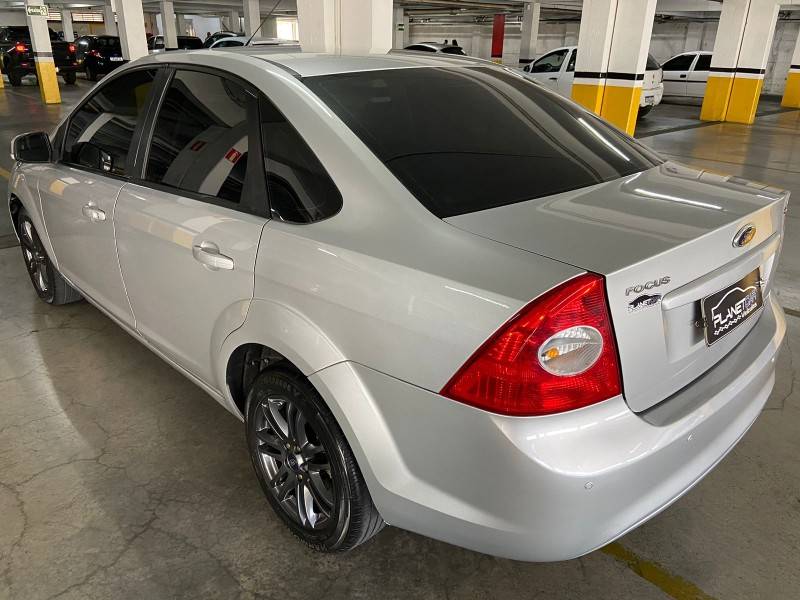 FORD - FOCUS - 2012/2013 - Prata - R$ 45.000,00