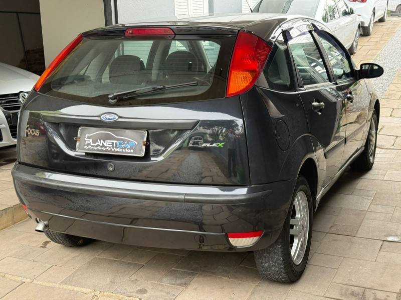 FORD - FOCUS - 2008/2009 - Preta - R$ 27.900,00
