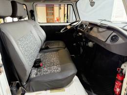 VOLKSWAGEN - KOMBI - 2013/2014 - Branca - R$ 55.000,00