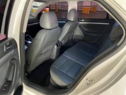 VOLKSWAGEN - JETTA - 2008/2009 - Branca - R$ 53.000,00