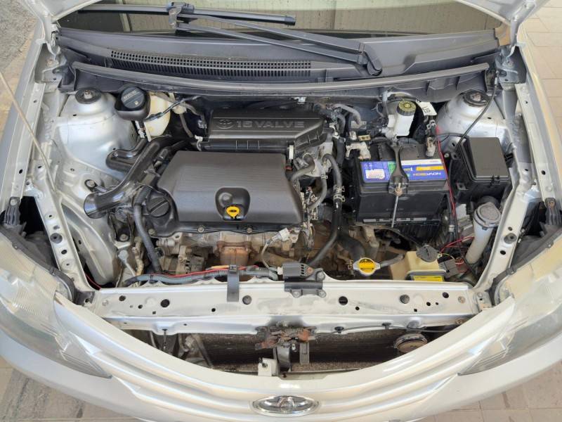 TOYOTA - ETIOS - 2014/2014 - Prata - R$ 40.000,00