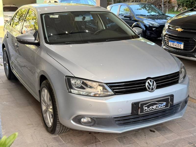 VOLKSWAGEN - JETTA - 2011/2012 - Prata - R$ 59.900,00