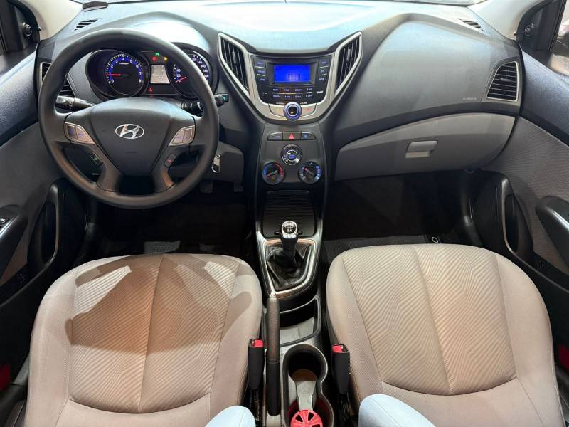 HYUNDAI - HB20S - 2014/2015 - Branca - R$ 55.000,00