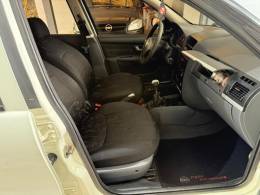 FIAT - PALIO - 2005/2006 - Branca - R$ 19.900,00