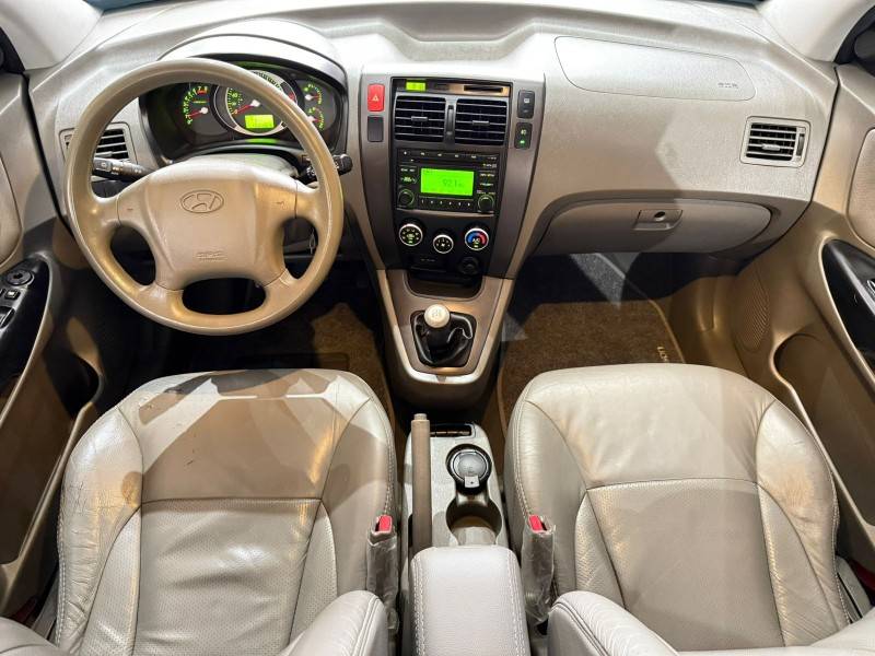HYUNDAI - TUCSON - 2010/2011 - Prata - R$ 43.500,00
