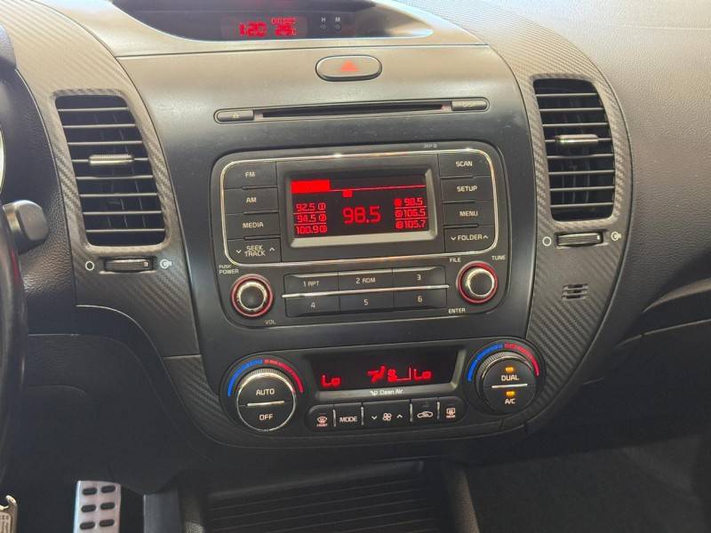 KIA MOTORS - CERATO - 2013/2014 - Branca - R$ 68.000,00