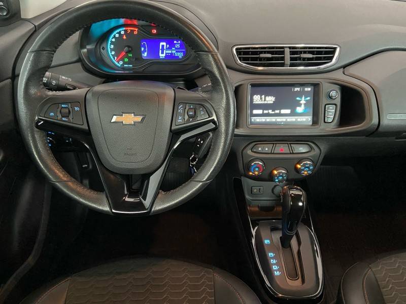 CHEVROLET - ONIX - 2018/2018 - Vermelha - R$ 68.000,00