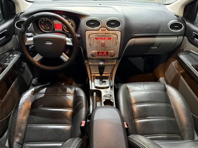 FORD - FOCUS - 2012/2013 - Prata - R$ 43.000,00