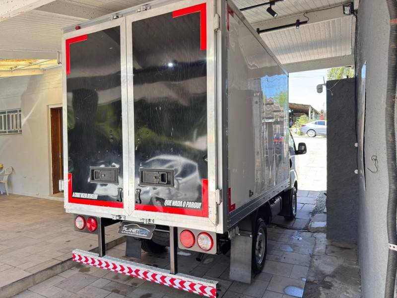 KIA MOTORS - BONGO - 2015/2016 - Branca - R$ 110.000,00