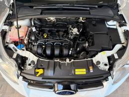 FORD - FOCUS - 2014/2015 - Branca - R$ 62.000,00