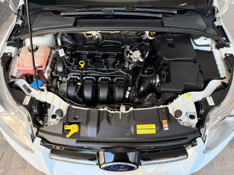 FORD - FOCUS - 2014/2015 - Branca - R$ 62.000,00
