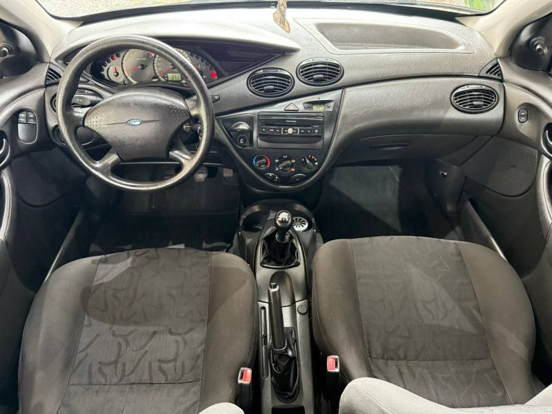 FORD - FOCUS - 2008/2009 - Preta - R$ 27.900,00
