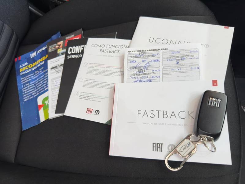 FIAT - FASTBACK - 2023/2024 - Branca - R$ 108.000,00