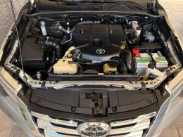 TOYOTA - HILUX SW4 - 2016/2016 - Prata - R$ 206.000,00