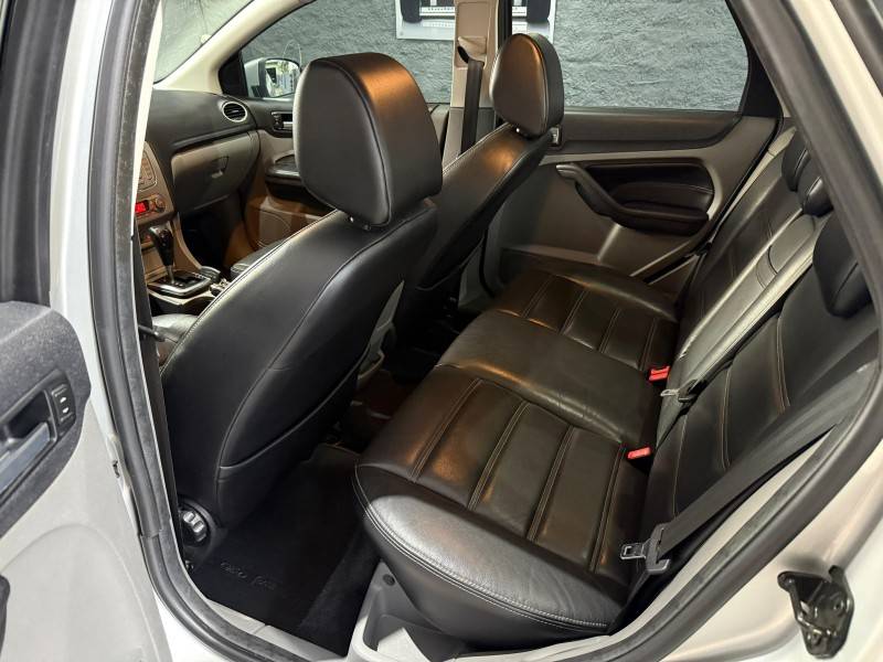 FORD - FOCUS - 2012/2013 - Prata - R$ 43.000,00