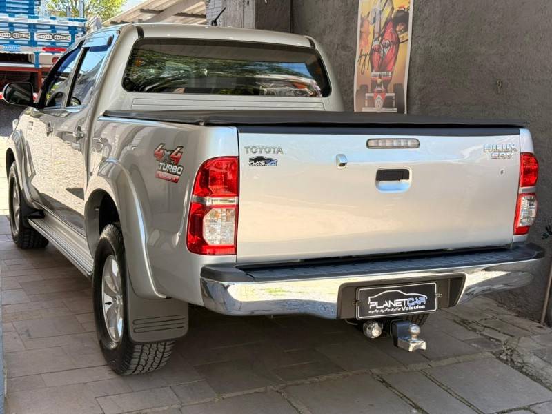 TOYOTA - HILUX - 2013/2013 - Prata - R$ 132.900,00