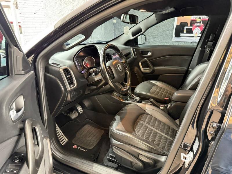 FIAT - TORO - 2017/2018 - Preta - R$ 92.800,00