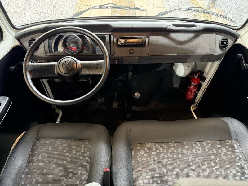 VOLKSWAGEN - KOMBI - 2013/2014 - Branca - R$ 55.000,00