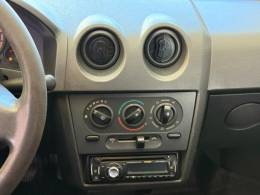 CHEVROLET - CELTA - 2007/2008 - Prata - R$ 18.000,00