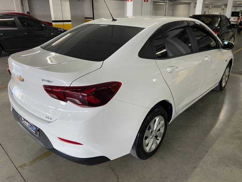 CHEVROLET - ONIX - 2021/2021 - Branca - R$ 80.000,00